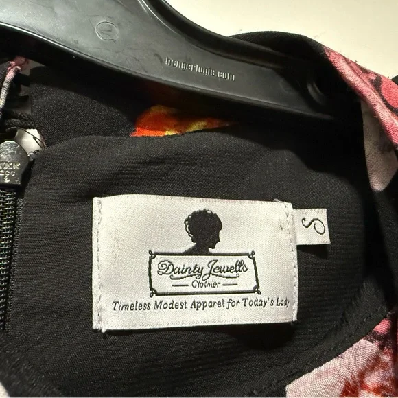 Dainty Jewells Floral Dress - Picture 4 of 4